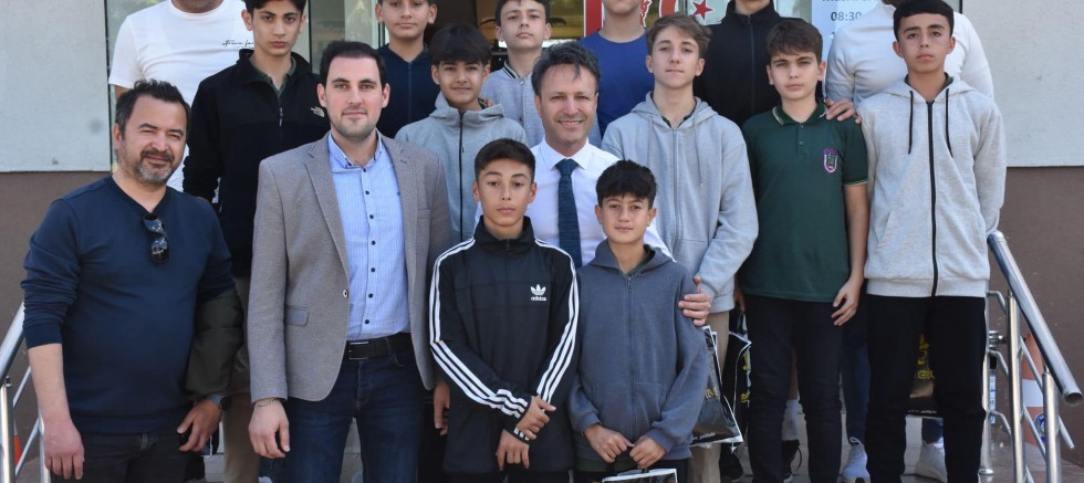 Futsal Takımı Öğrencilerinden Başkan Soyuak'a Ziyaret