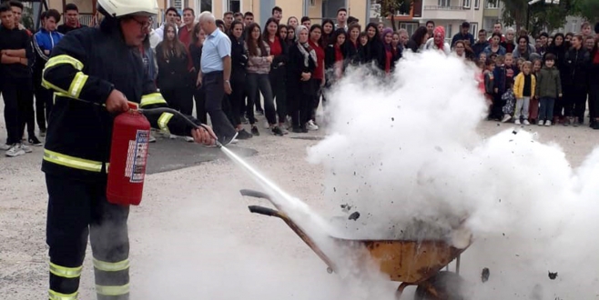 Okullarda Yangın Tatbikatı Gerçekleştirildi