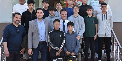 Futsal Takımı Öğrencilerinden Başkan Soyuak'a Ziyaret