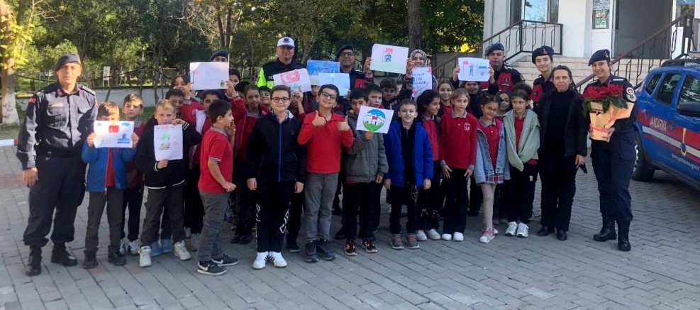 26 Kasım İlkokulu’ndan Jandarmaya Ziyaret