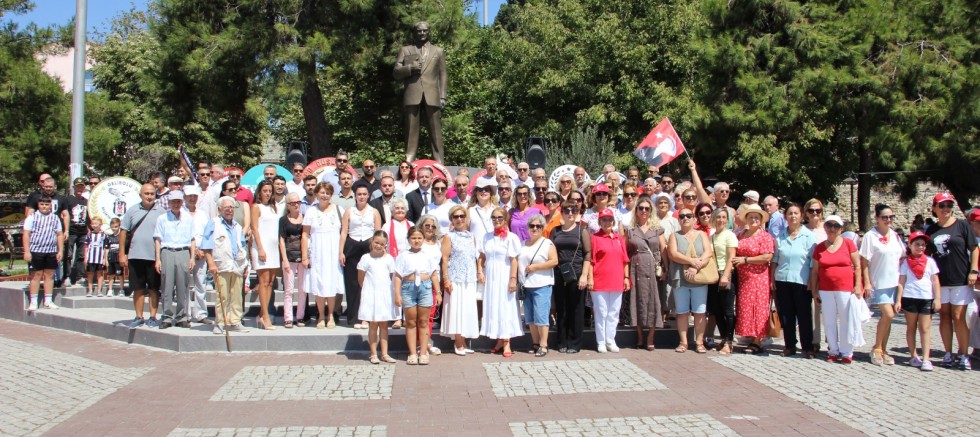 Ata’ya Saygı Çelenk Sunma Töreni Düzenlendi