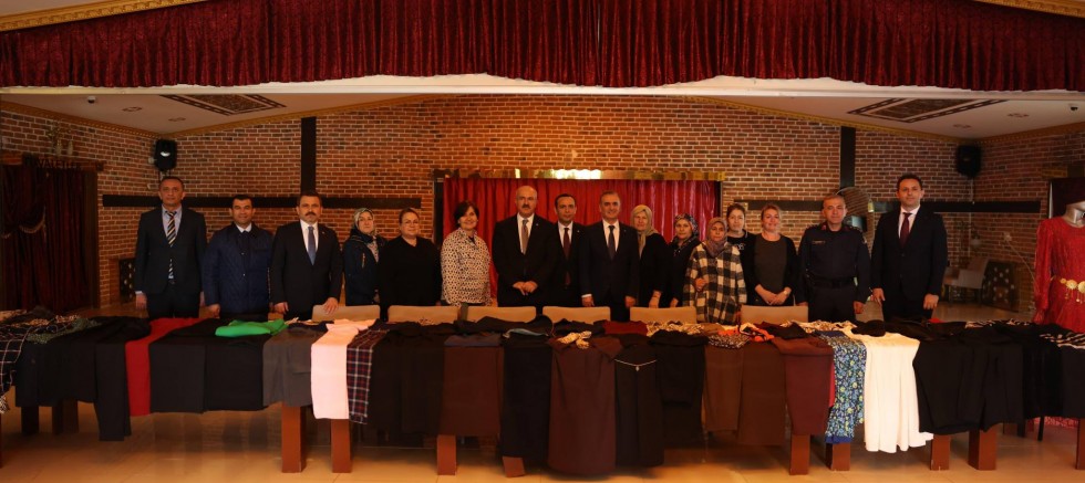 Evreşe’de Kadın Giyim Kursu Sergisi