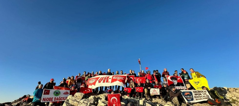 GESDAK Üyeleri, 30 Ağustos Anısına Uludağ Zirvesine Tırmandı