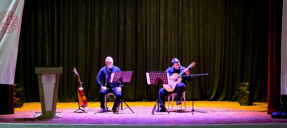 ‘Gitar Eşliğinde Türkülerimiz’ Konseri Gerçekleştirildi