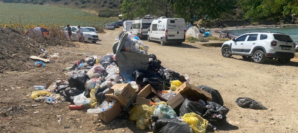 Güneyli Sahilinde Çöp Sorunu Devam Ediyor