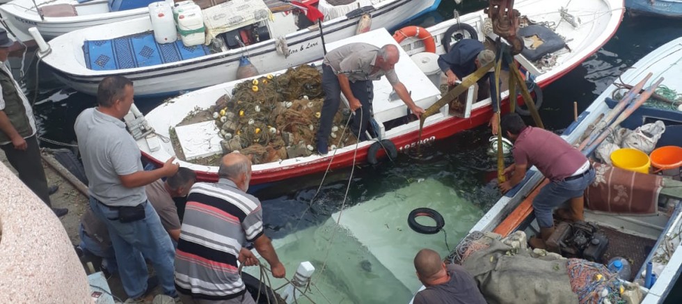 İç Limanda Bağlı Bulunan Balıkçı Teknesi Battı