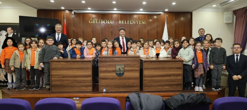 Minik Öğrencilerden Belediyeye Ziyaret