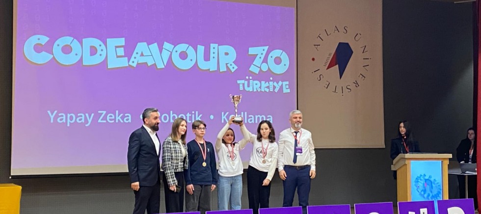 Öğrenciler İstanbul’da ‘Geleceğin Mucitleri’ Ödülünü Kazandı