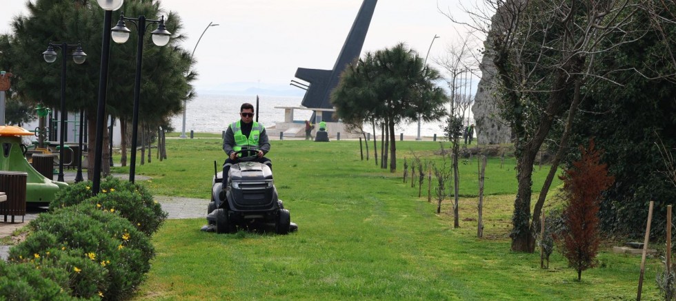 Park ve Yeşil Alanlar Yaza Hazırlanıyor