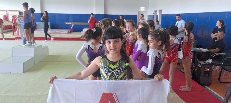 Şerav, Cimnastikte İlçe Birincisi Oldu