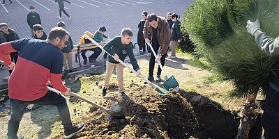 100. Yıl Barış Ortaokulu'nda Yeşil Alanlar Korundu