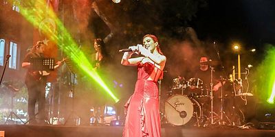 30 Ağustos Coşkusunun Finali Fener Alayı ve Konserle Yapıldı