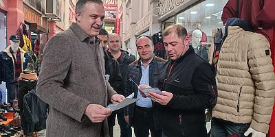 AK Parti Bilgilendirme Broşürleri Dağıttı