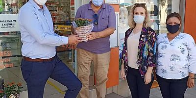 AK Parti’den Eczacılık Günü Ziyareti