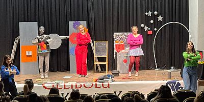Akademi Kültür Koleji’nden Renkli Tiyatro Etkinliği