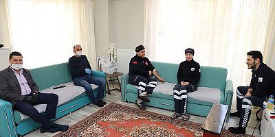 Akkuş, Sağlık Çalışanlarını Ziyaret Etti