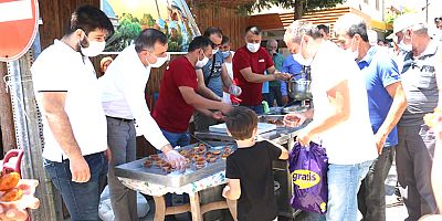 Ayasofya Cami’nin İbadete Açılması Nedeniyle Lokma Dağıtıldı
