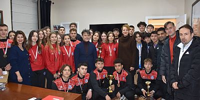 Başarılı Sporculardan Başkan Soyuak’a Ziyaret