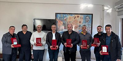 Başhekim Demirca’dan Yardımseverlere Plaket