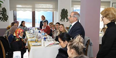 Başkan Özacar, Belediyenin Kadın Emekçileriyle Öğle Yemeğinde Buluştu