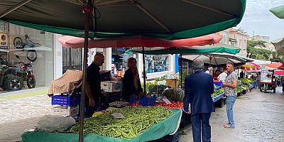 Başkan Özacar, Güne Salı Pazarını Gezerek Başladı