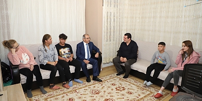 Başkan Özacar, Yılbaşında Ev Ziyaretlerini Sürdürdü