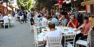 Başkan Soyuak, Esnafla Kahvaltıda Buluştu