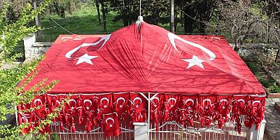 Bayraklı Baba Türbesinde Seyyar Satıcılar Yasaklandı