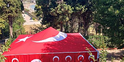 Bayraklı Baba Türbesinin Bayrakları Yenilendi