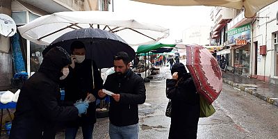Belediye, Halk Pazarında Ücretsiz Maske Dağıttı