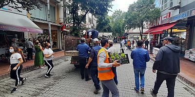 Belediyeden Esnafa Fesleğen Dağıtıldı