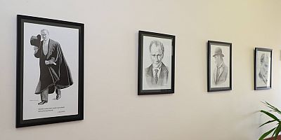 Belediyenin Koridorları Atatürk Fotoğrafları İle Donatıldı