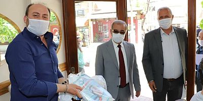 Berber ve Kuaförlere Maske Dağıtıldı