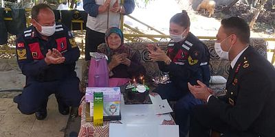 Bir Asırlık Anneye Anlamlı Ziyaret