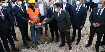 ‘Çanakkale’deki Tüm Kamu Binalarını Yenileme Gayretindeyiz’