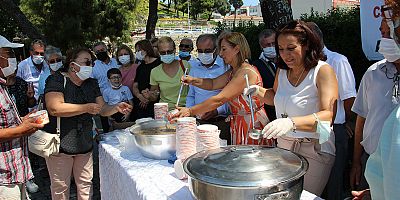 Cemevi Derneği’nde Vatandaşlara Aşure İkramı