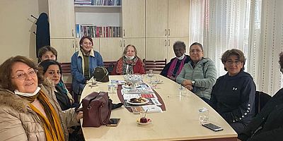 CHP Kadın Kollarında Yeni Üyelere Rozet Takıldı