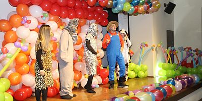 Çocuklar Tiyatroyla Eğlendi