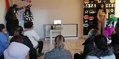 ÇOMÜ’lü Öğrencilerden Velilere Seminer