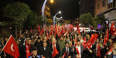 Cumhuriyet Coşkusu Fener Alayı ve Konser İle Taçlandı