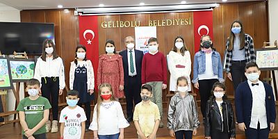 Dereceye Giren Öğrencilere Ödülleri Verildi