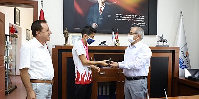 Dünya Üçüncüsü Yıldırım’dan Başkan Özacar’a Ziyaret