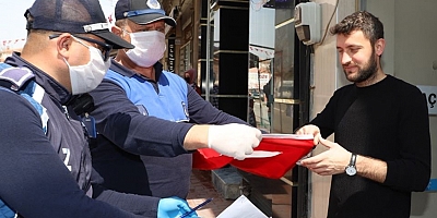 Esnafa Bayrak Dağıtıldı