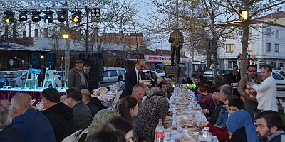 Evreşe Belediyesi ile Gelibolu Kaymakamlığı Tarafından İftar Verildi