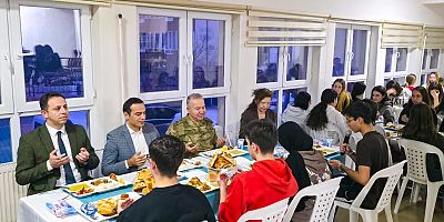 Fen Lisesi Pansiyonunda Öğrencilerle İftar Programı