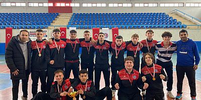 Gelibolu Anadolu Lisesi Namağlup İl Şampiyonu Oldu