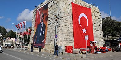 GELİBOLU BAYRAKLARLA SÜSLENDİ