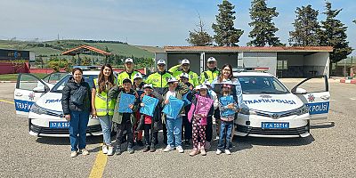 Gelibolu Bölge Trafik’ten Öğrencilere 23 Nisan Sürprizi