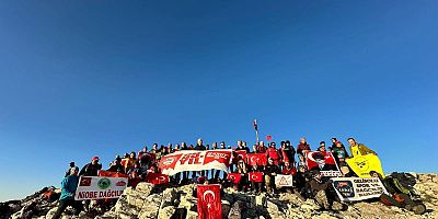 GESDAK Üyeleri, 30 Ağustos Anısına Uludağ Zirvesine Tırmandı