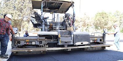 GÖLCÜK CADDESİ’NDE ASFALT SERİMİ BAŞLADI